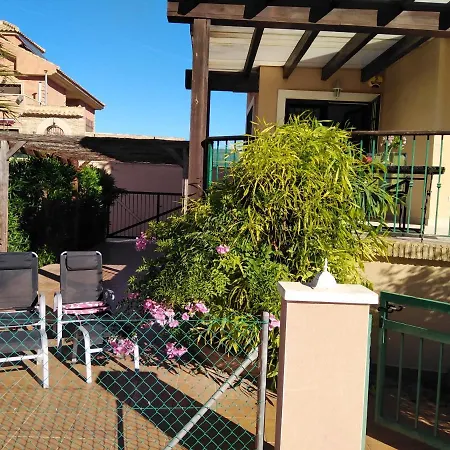 Townhouse La Farola With Parking بيت للعطل *