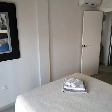 بيت للعطل Townhouse La Farola With Parking تورّيفيِخا