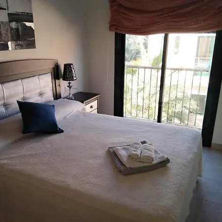 Townhouse La Farola With Parking بيت للعطل تورّيفيِخا