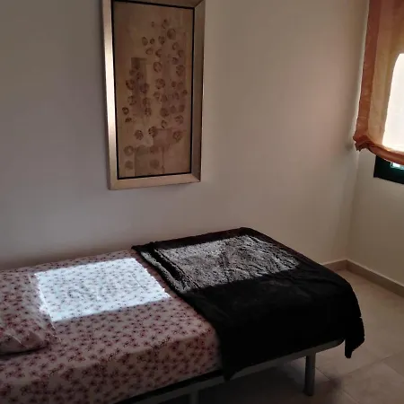 Townhouse La Farola With Parking Ferienhaus *