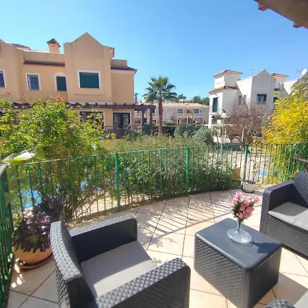 Townhouse La Farola With Parking Ferienhaus