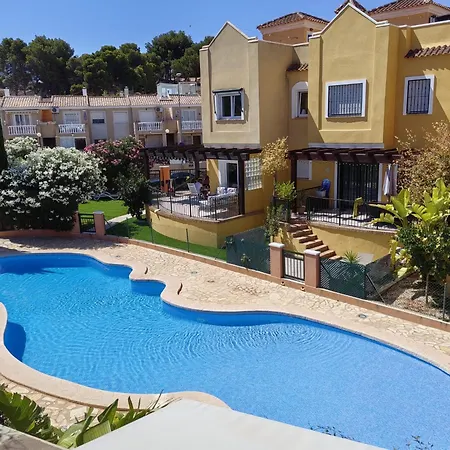 Townhouse La Farola With Parking Ferienhaus