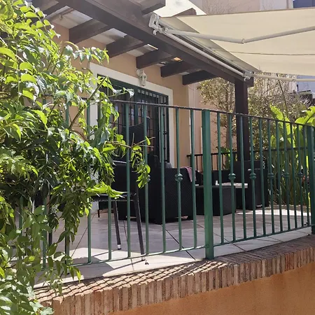 بيت للعطل Townhouse La Farola With Parking *